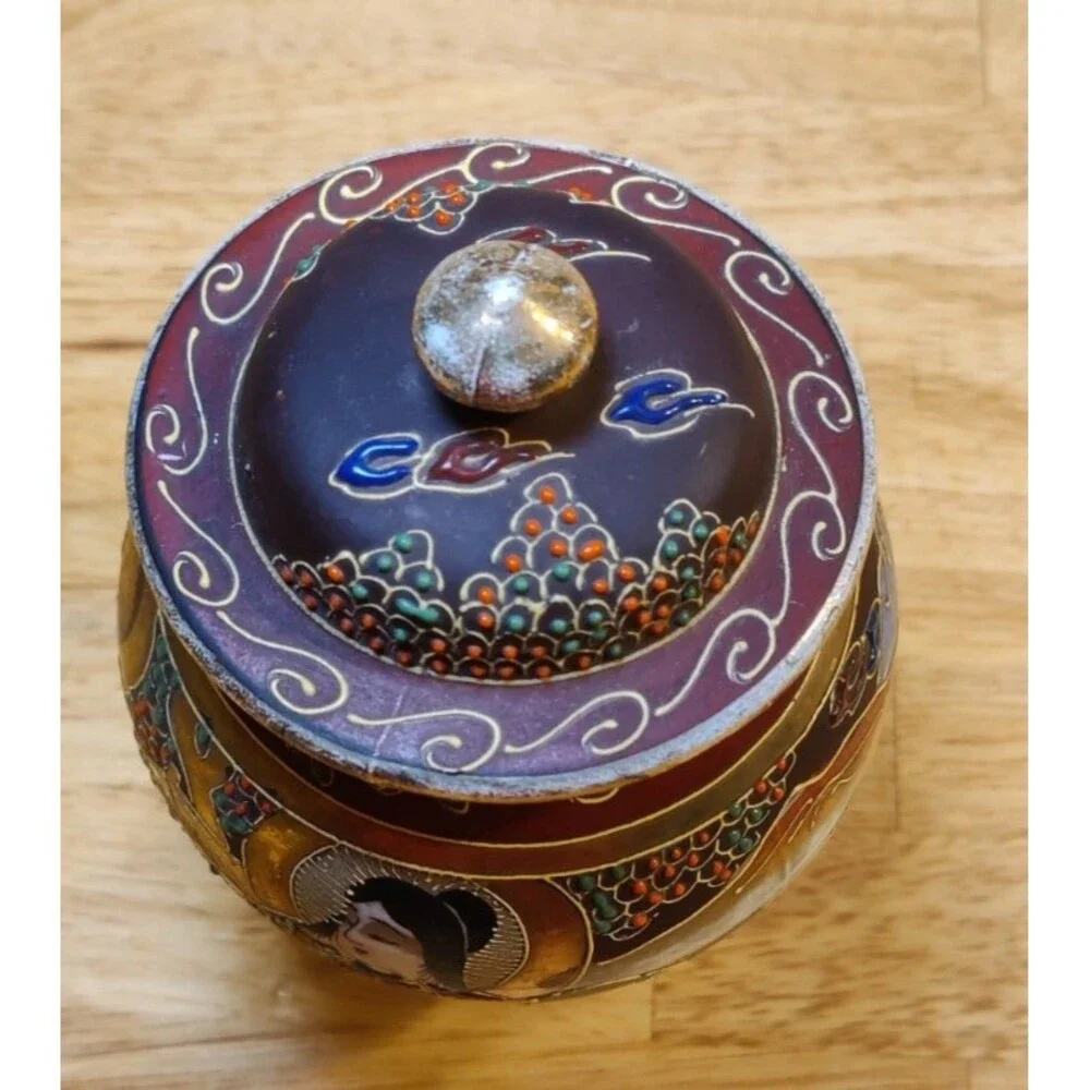 Small VTG Japanese Geisha Porcelain Gilded Satsuma Vase/Lid-Hand Painted Japan